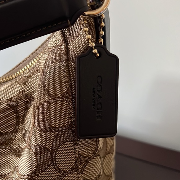 Coach - Picture 3 of 7